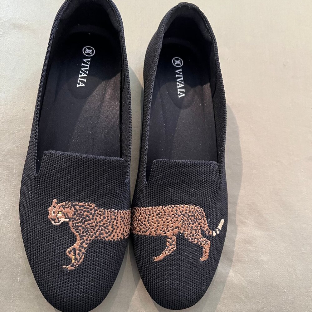 New Vivana round-Toe Embroidered Loafers, Black